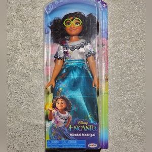 NEW Disney's Encanto Maribel 11 inch Fashion Doll